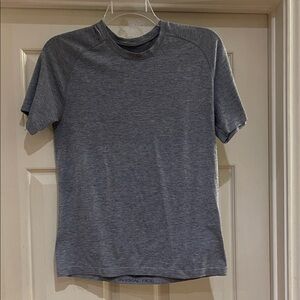 lululemon athletica Heathered Gray Short Sleeve Tee